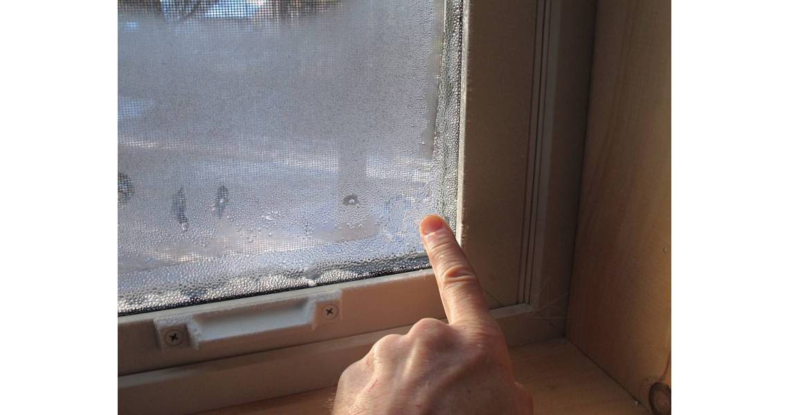 Чому потіють пластикові вікна
