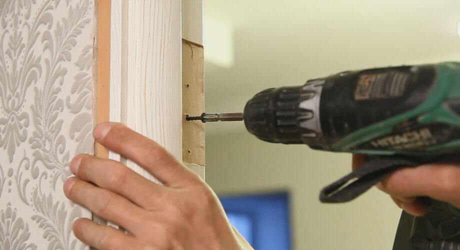 Необхідні інструменти для встановлення міжкімнатних дверей.